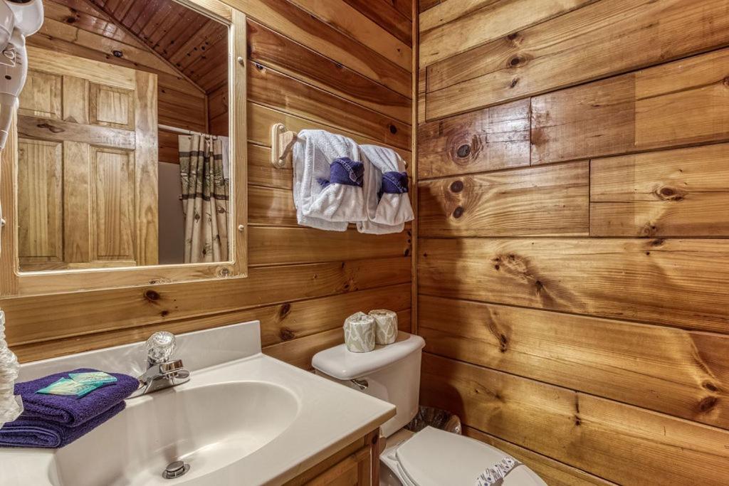 The Nut House, Hot Tub, Game Room, Wifi, 1089 Free Tickets Each Paid Day, Dollywood And More! Pigeon Forge Exterior foto