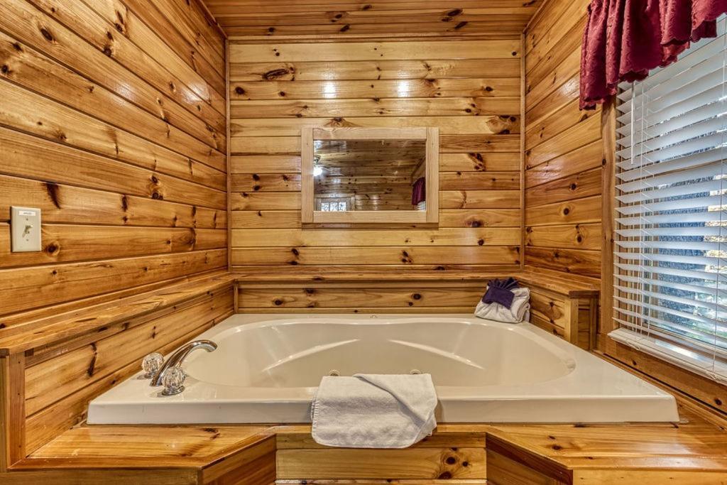 The Nut House, Hot Tub, Game Room, Wifi, 1089 Free Tickets Each Paid Day, Dollywood And More! Pigeon Forge Exterior foto